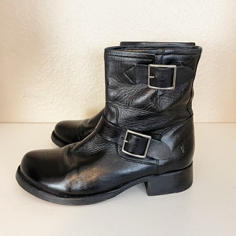 Frye Vicky Engineer Ankle Bootie. 7.5 - Picture 9 of 13